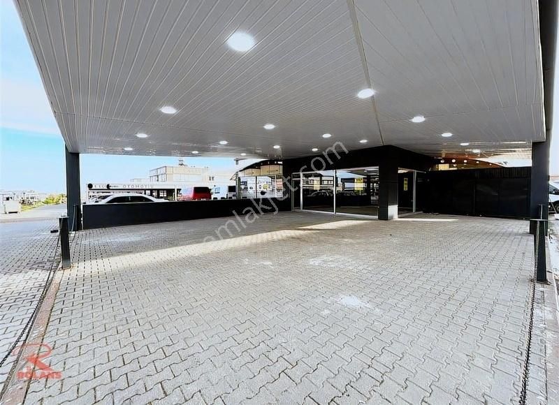 Oto Galericiler Sitesinde Ultra Lüks Köşe Dükkan