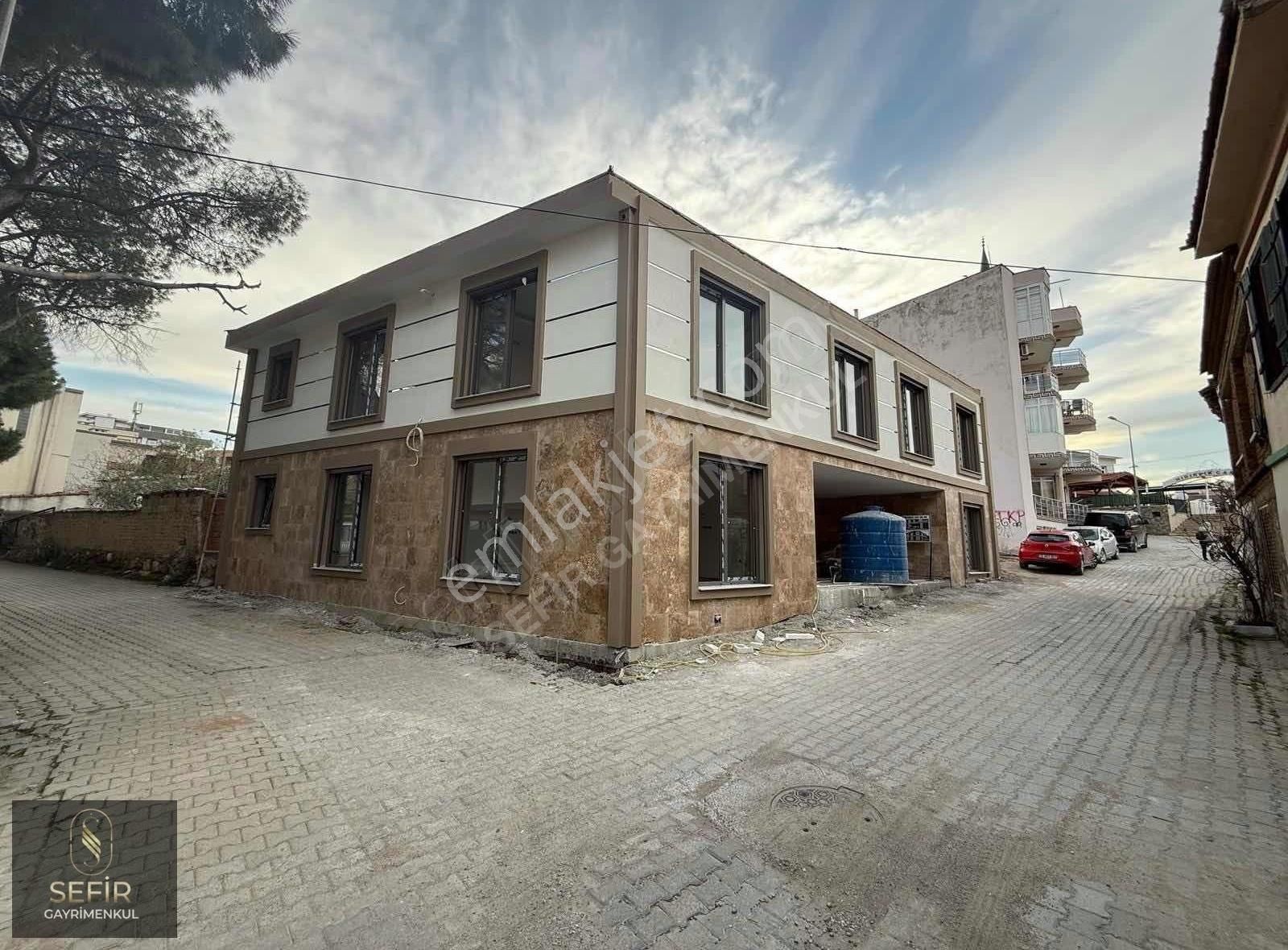 Seferihisar Merkezde Yatay Mimari 6 Dairelik Binada Satılık 2+1