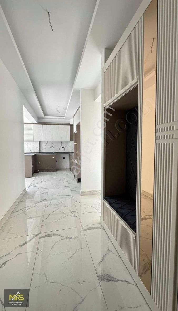 Denize Yakın Geniş Balkon Ve G. Oturumlu 2+1 Satılık Daireler