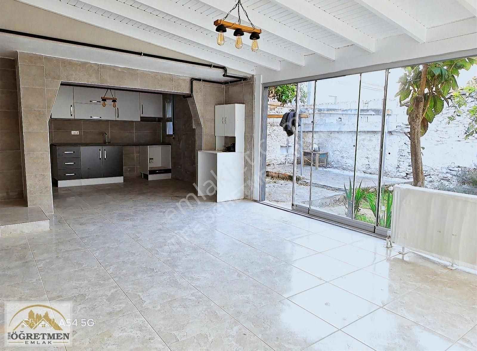 Öğretmen Emlak'tan 2+1 Full Tadilatlı Kiralık Müstakil Ev