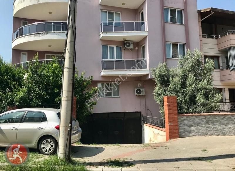 Nazilli Yeni Mahalle'de Satılık Doğalgazlı 3+1 Köşe Daire