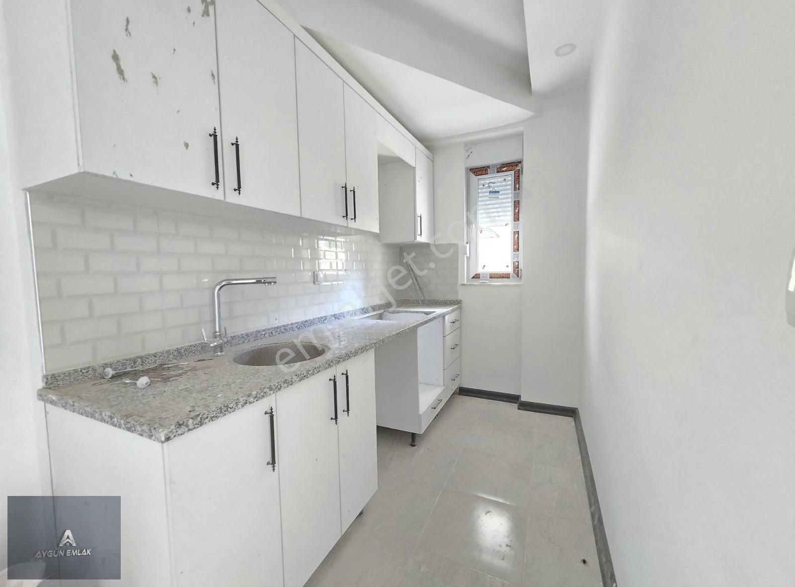 Erenköy Mh.de 2+1 80m2 Güney Cepheli Giriş Kat Satılık Daire