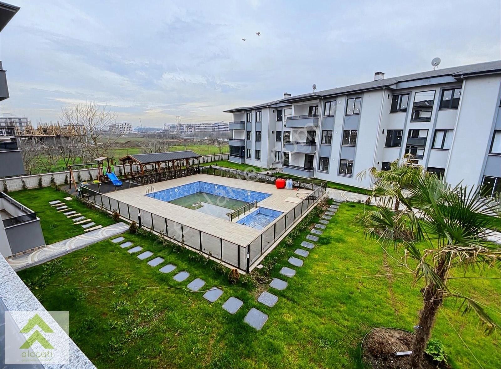 Fsm'de Havuzlu Sitede 2+1 Ebeveyn B. Satılık Daire