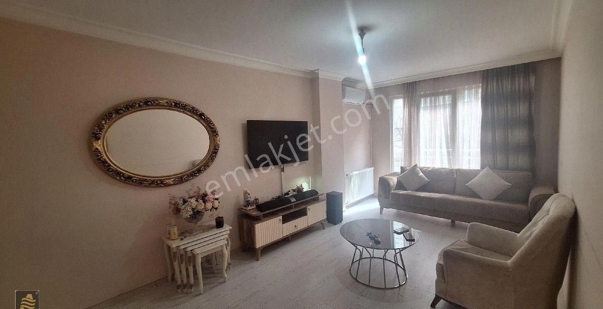 Bakirköy De Marmaraya 2 Dakika Yürüme Mesafesinde 6 Yıllık Bınada Satılık 1+1