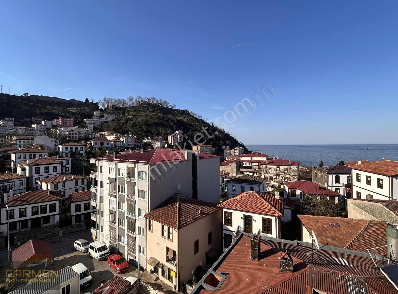 Carmen / Çınarlar Sokakbaşı Mevkii'nde 2+1 125m2 Deniz Manzaralı