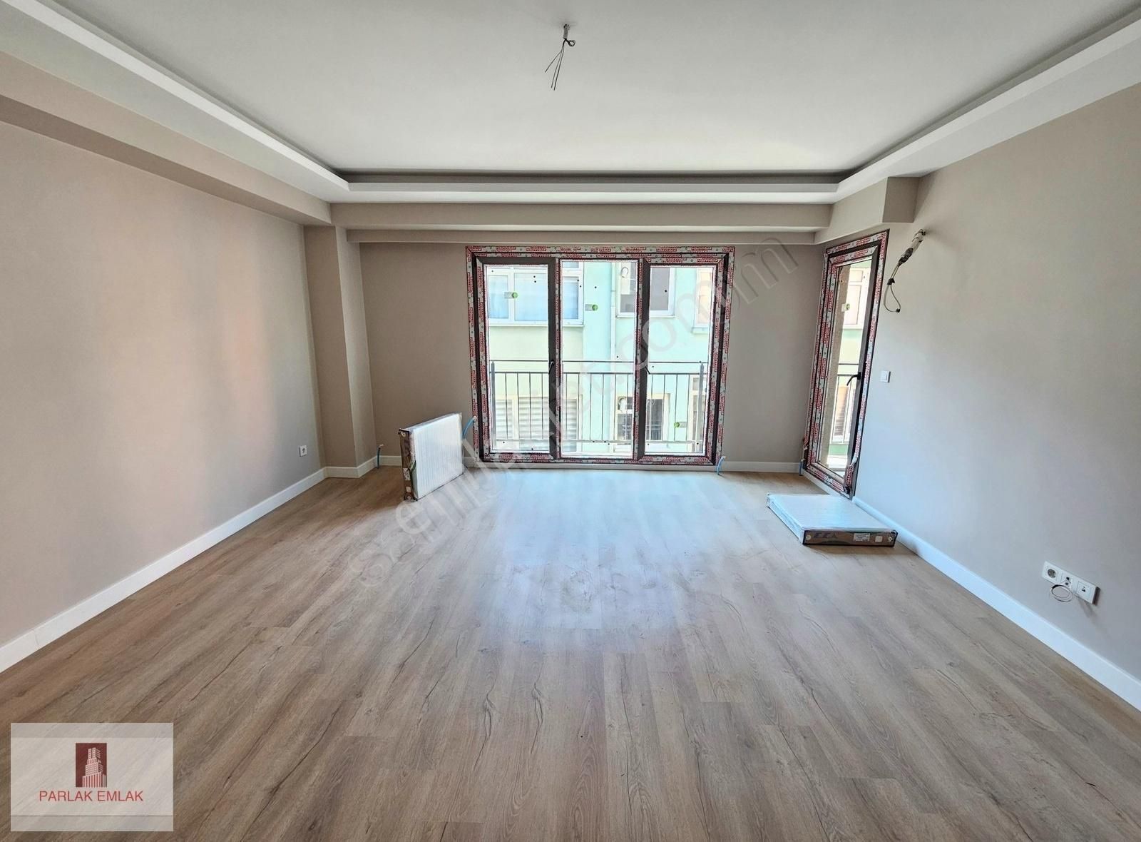 Parlak ' Tan Sultantepede *sıfır * 3+1 Geniş Ara Kat Balkonlu