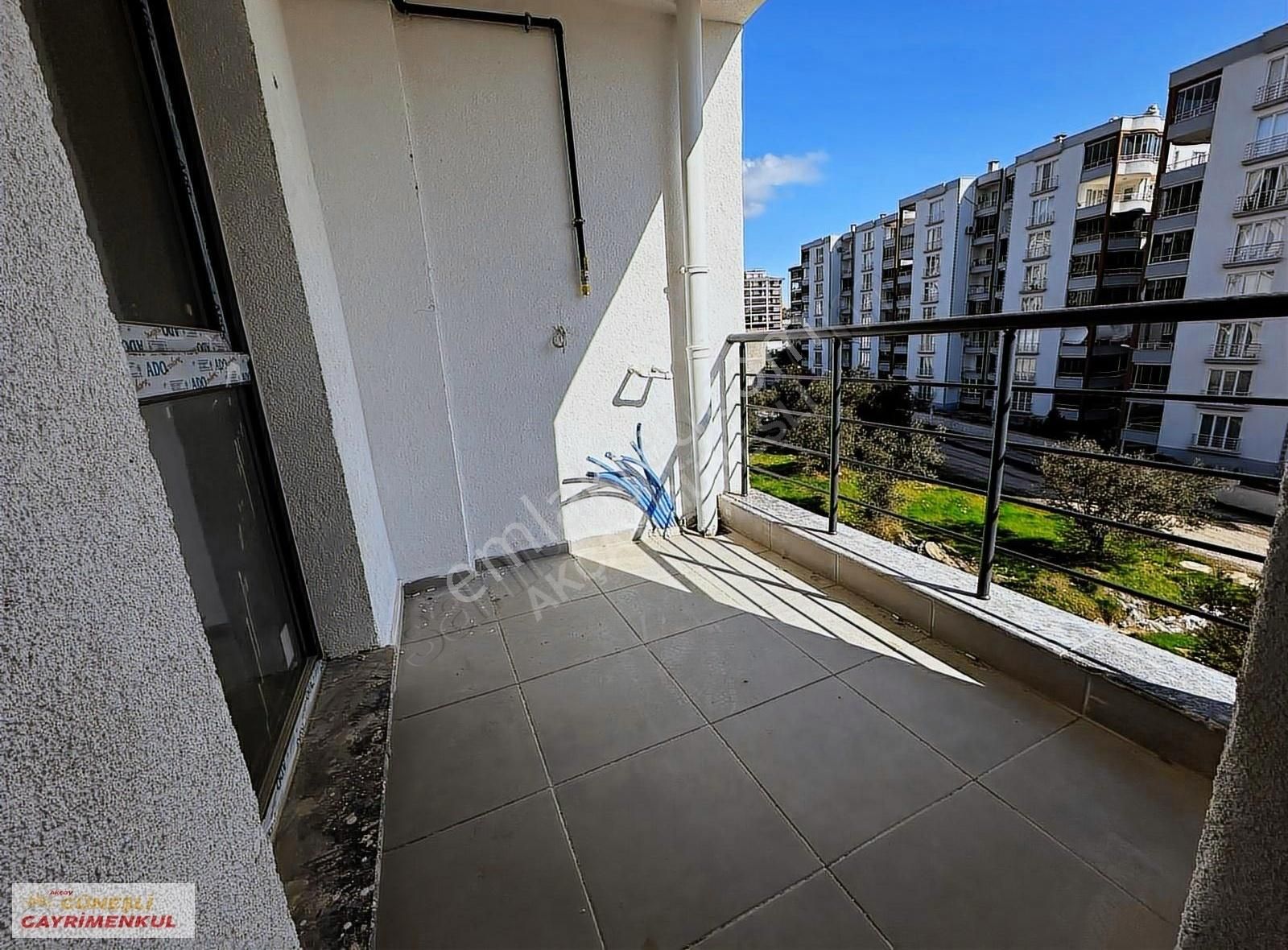 Güneşli'den Kadıköy'de Ön Cephe&site İçerisi 1+1 Daire