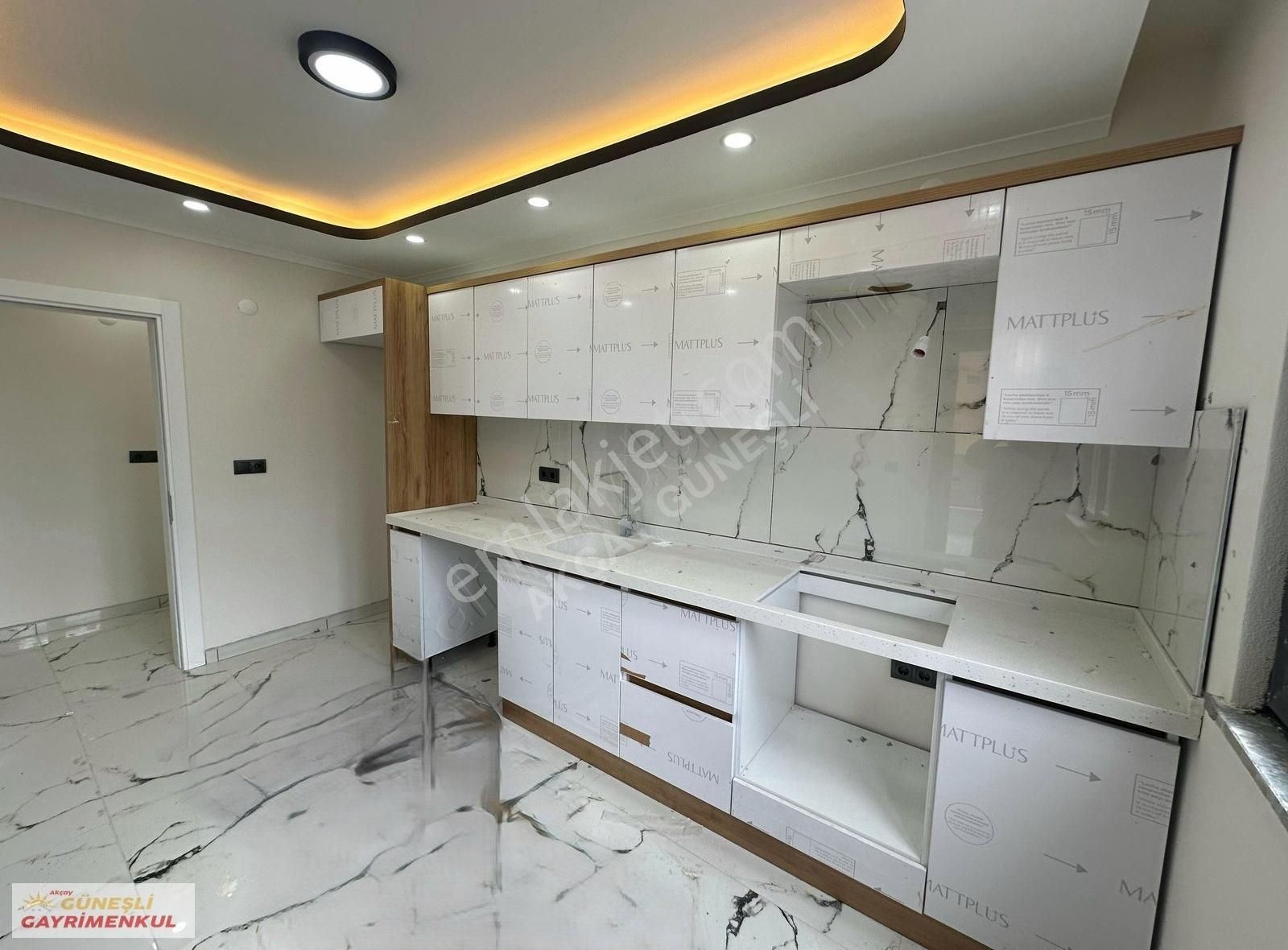 "güneşli'den" Akçay'da Ebeveyn Banyolu Ultra Lüks 2+1 Daire