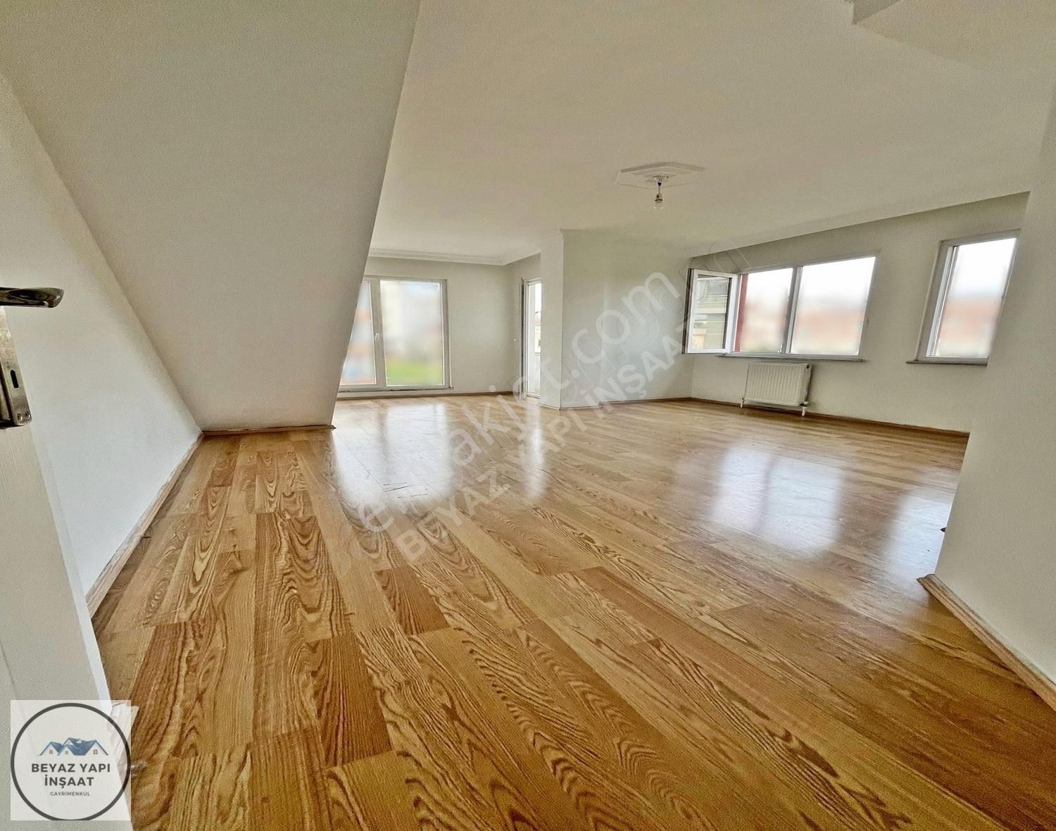 Cadde Üzeri Peronların Dibin'de 2+1 Teraslı Dublex %50 Kredi