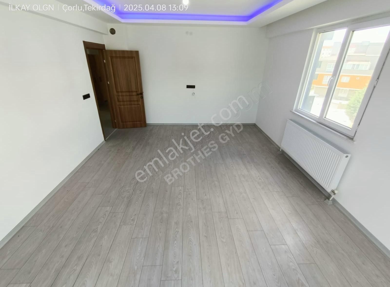 Brothersdan Rumeli Mah.havuzlu Sitede Arakat 115m2 2+1 Daire - Görsel 3