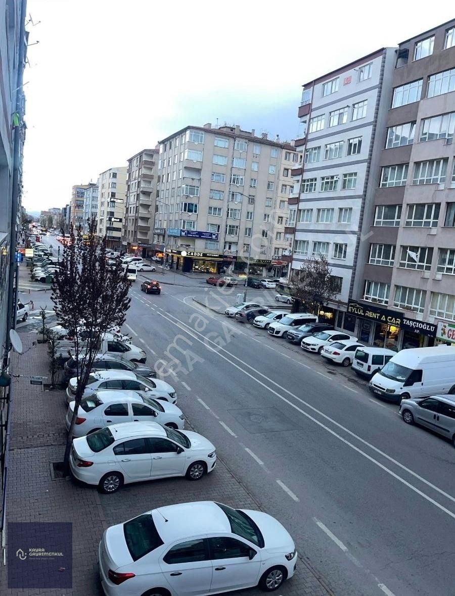 Kayra'dan Gevhernesibe Mah 3+1devlet Hast.karşısı 2.kat Kiralık