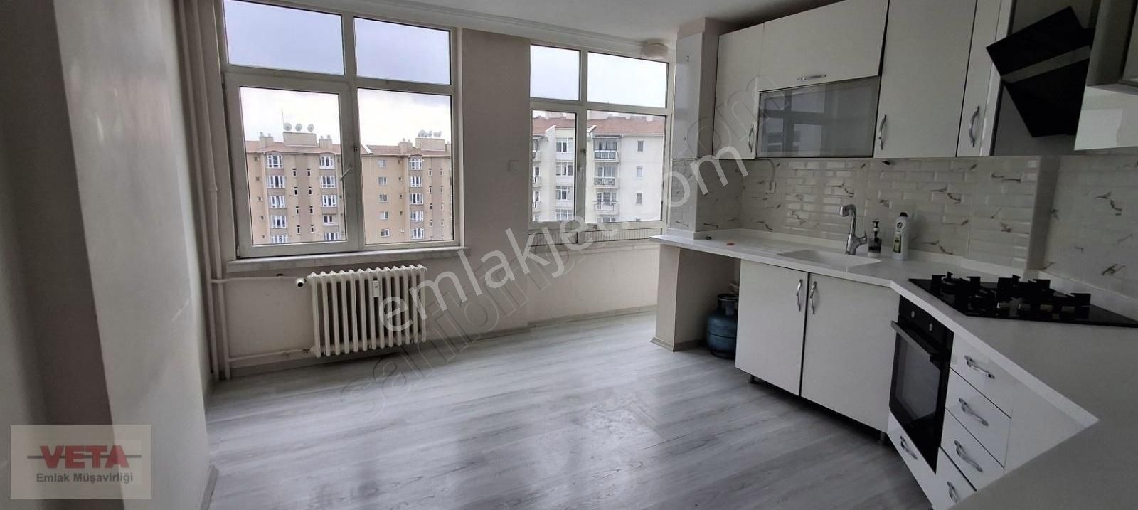Oran'da Kiralık Konut 4+1 Net 170 M2