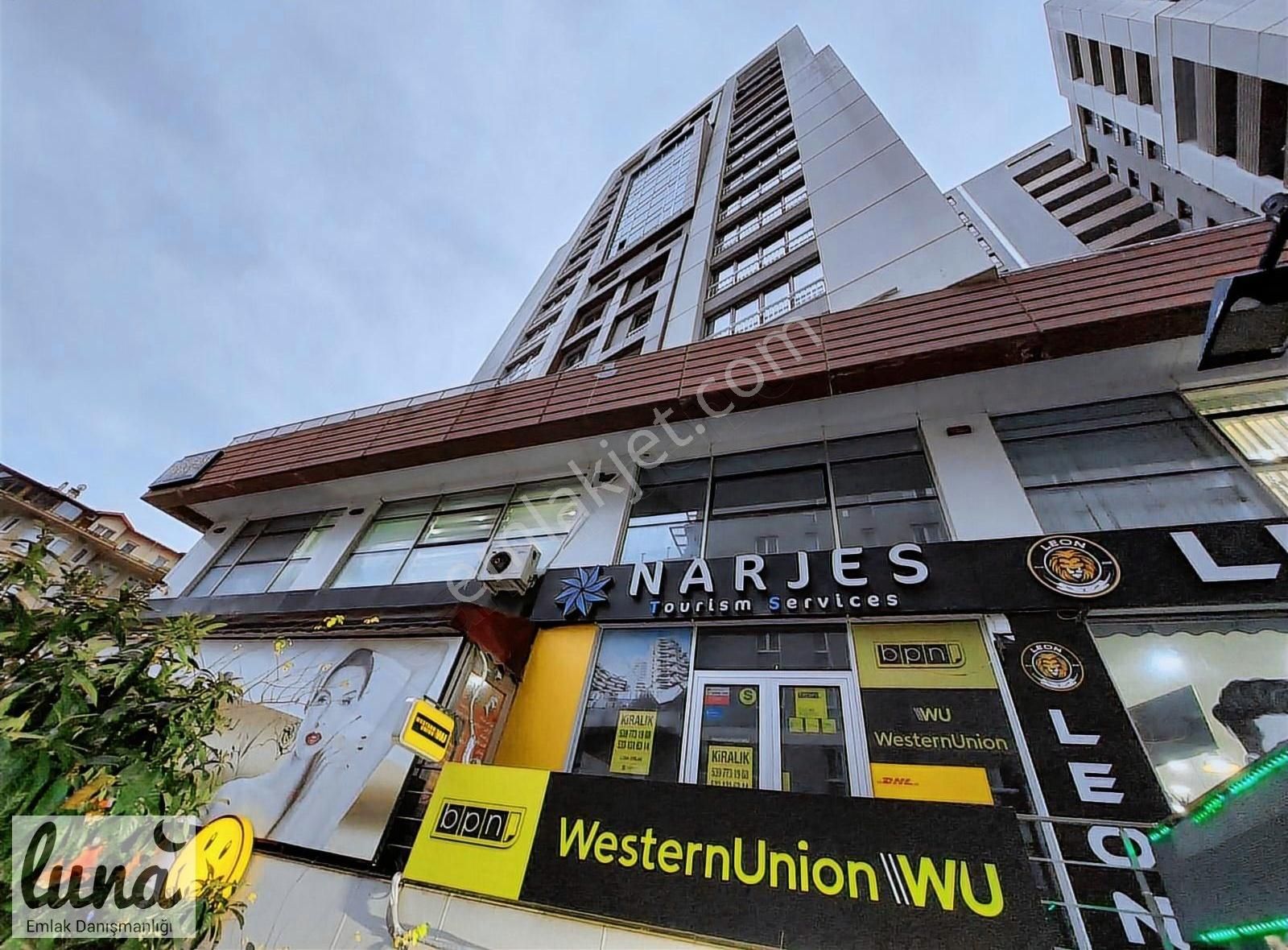 Karden Avenue'de Cadde Cepheli 85 M2 Dükkan