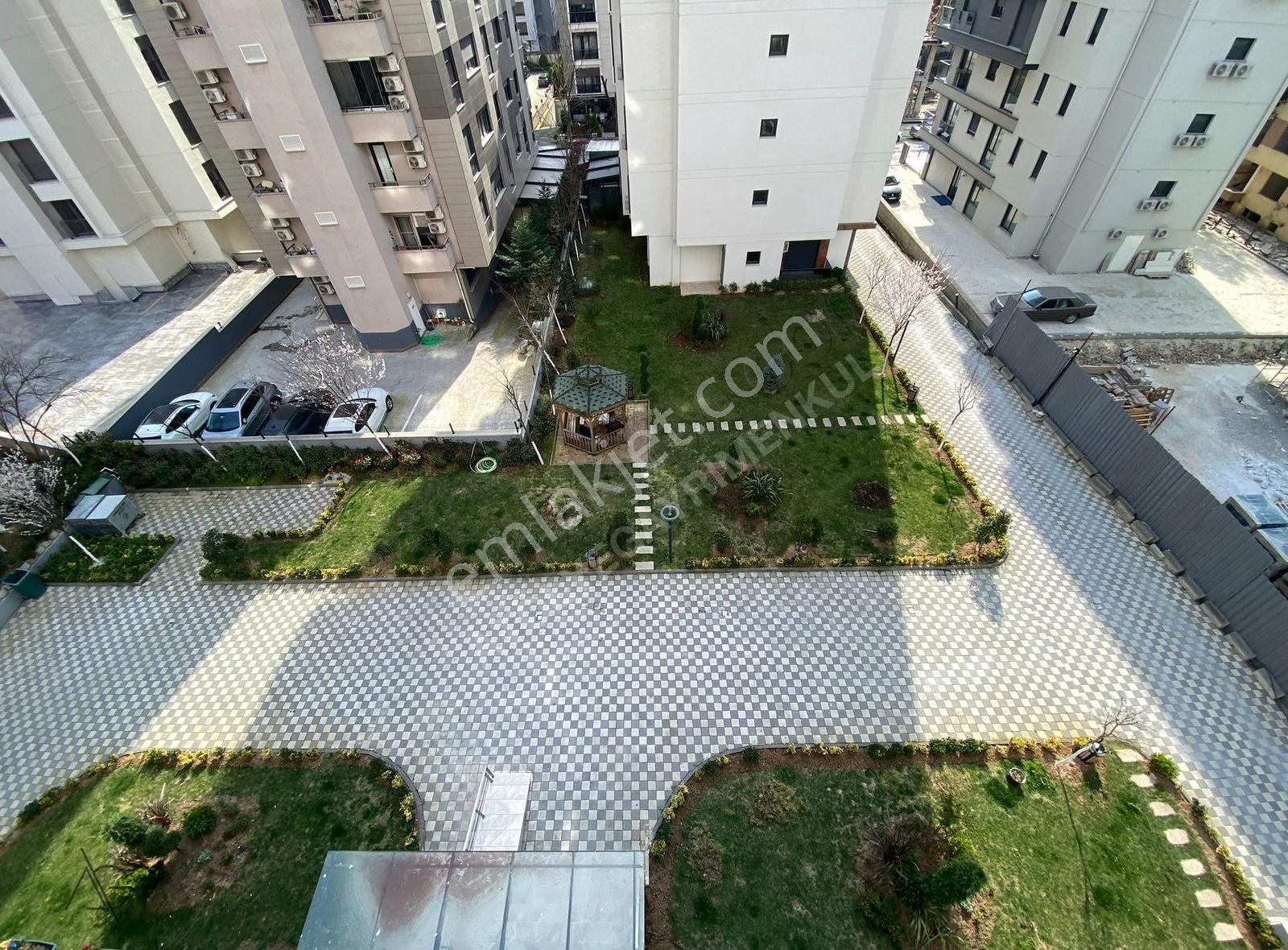 Atölyeden Göztepede 4 Yıllık 24 Saat Güvenlikli 75m2net 2+1