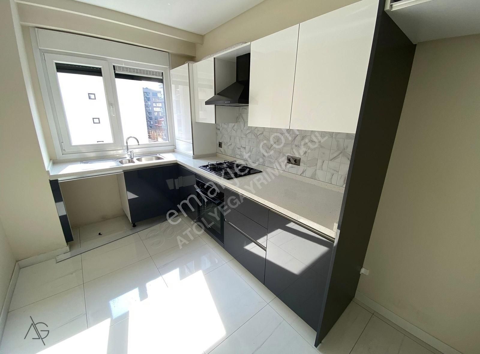 Atölyeden Göztepede 4 Yıllık 24 Saat Güvenlikli 75m2net 2+1