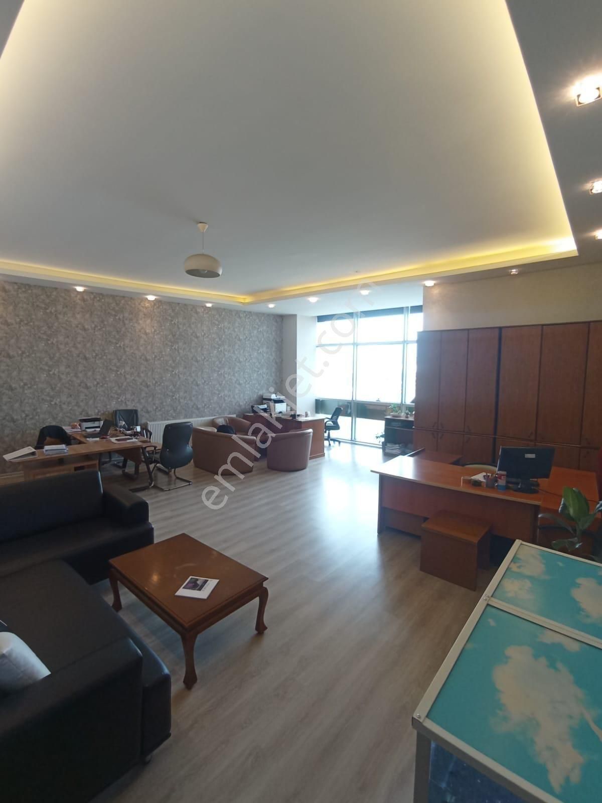 Sarıçam Belediyesi Karşısında İs Merkezinde Satılık Ofis