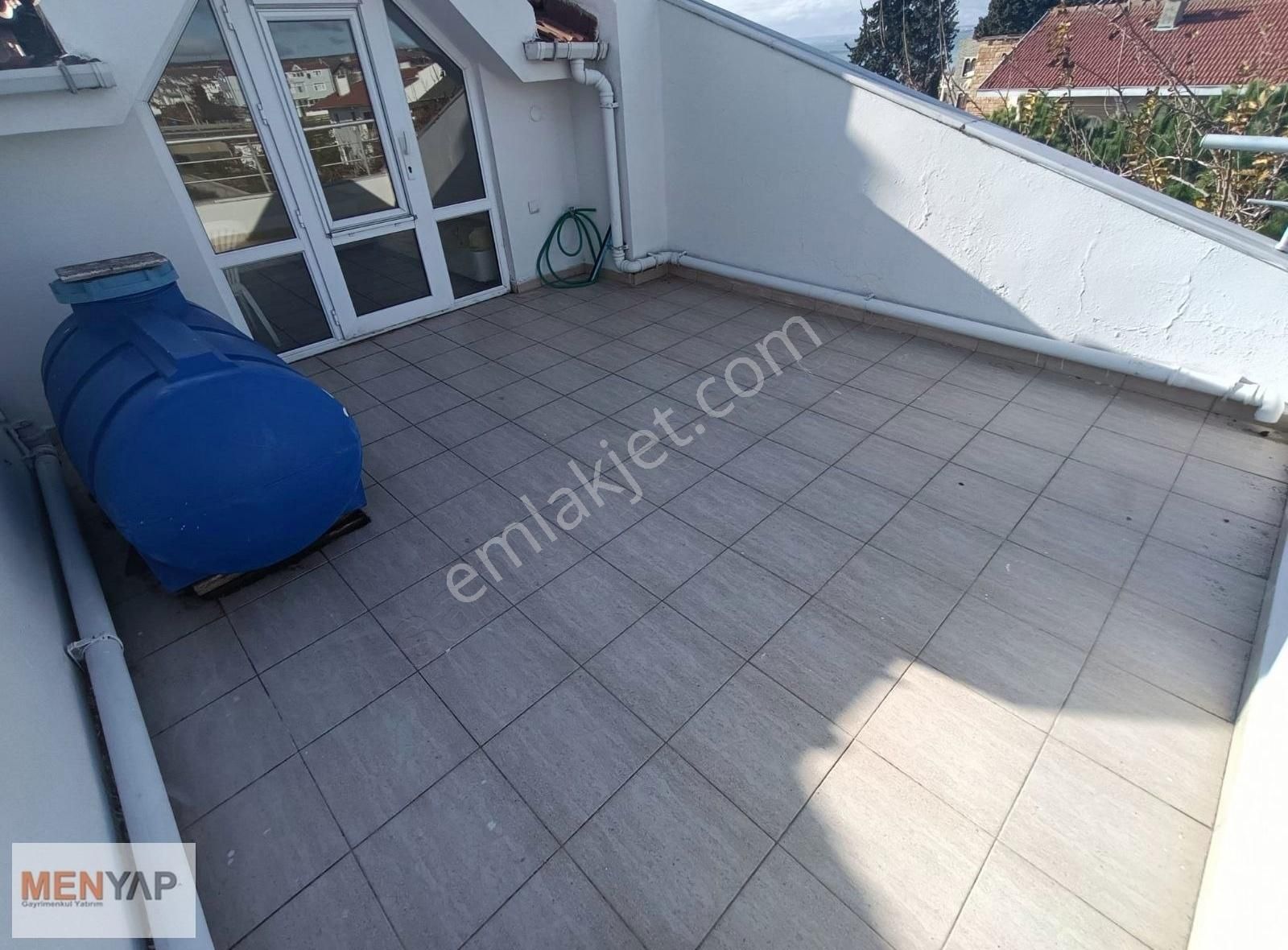 Tekirdağ Yeniçiftlik'te Denize Sıfır 3 Katlı Villa - Görsel 33