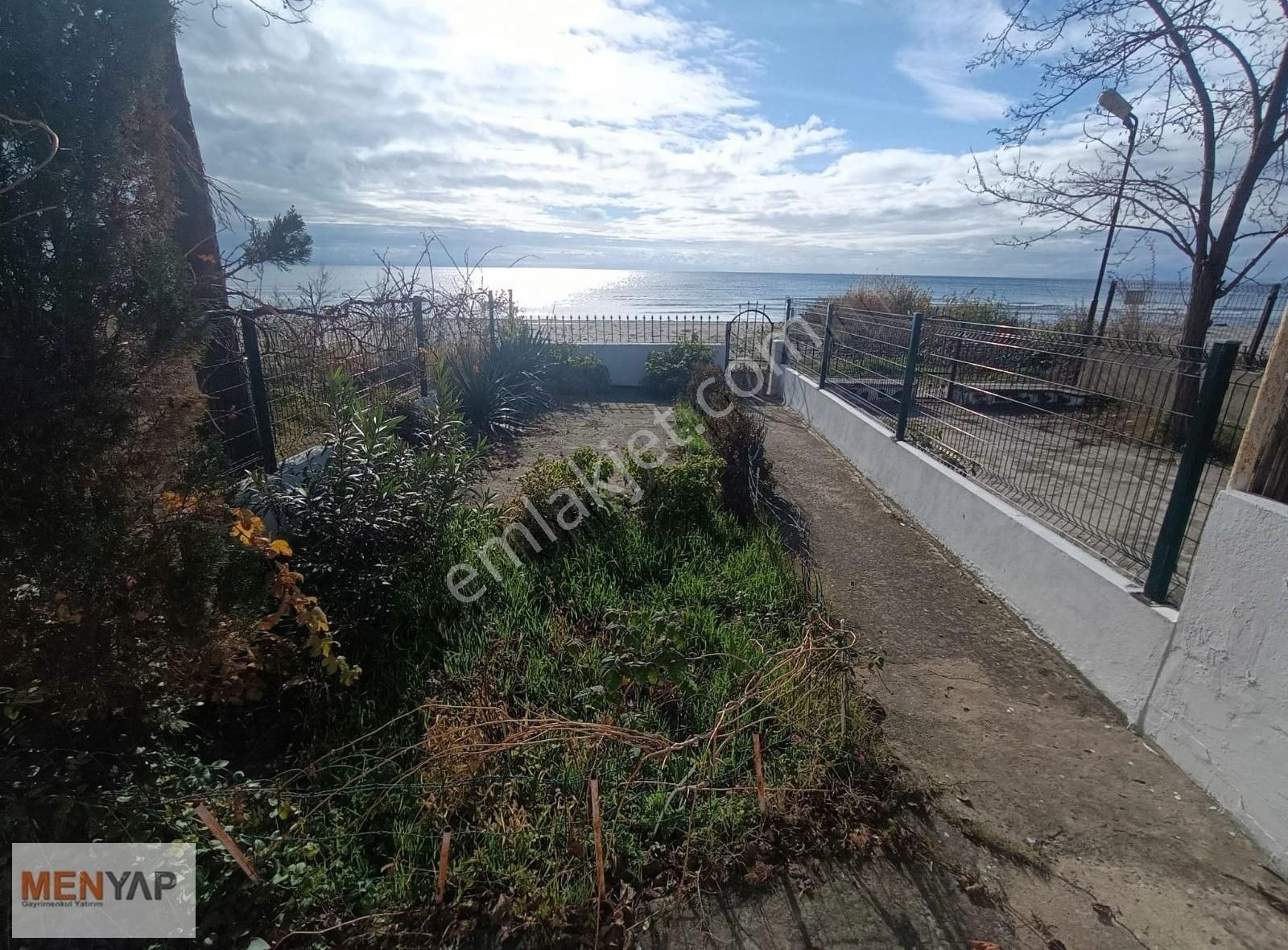 Tekirdağ Yeniçiftlik'te Denize Sıfır 3 Katlı Villa - Görsel 21