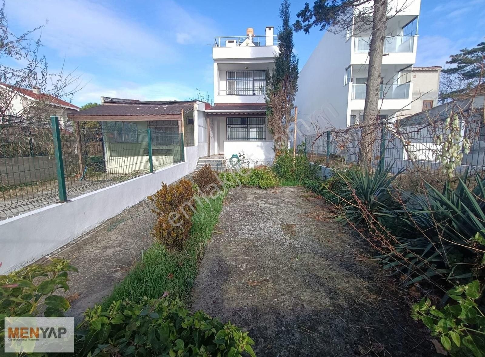 Tekirdağ Yeniçiftlik'te Denize Sıfır 3 Katlı Villa - Görsel 18