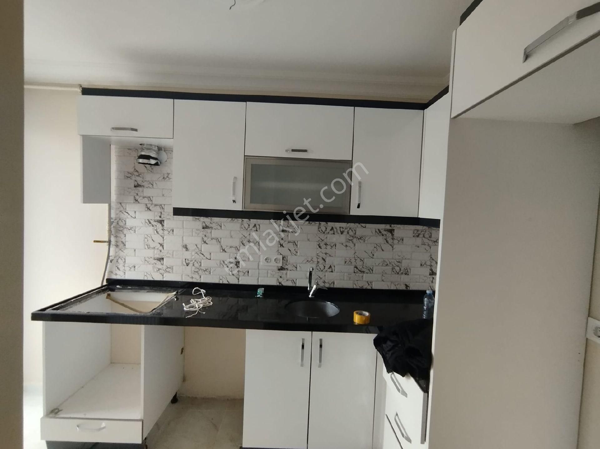 Çekmeköy Soğukpınar Mah Kiralık 2+1 85m2 Daire Caddeye Yakın