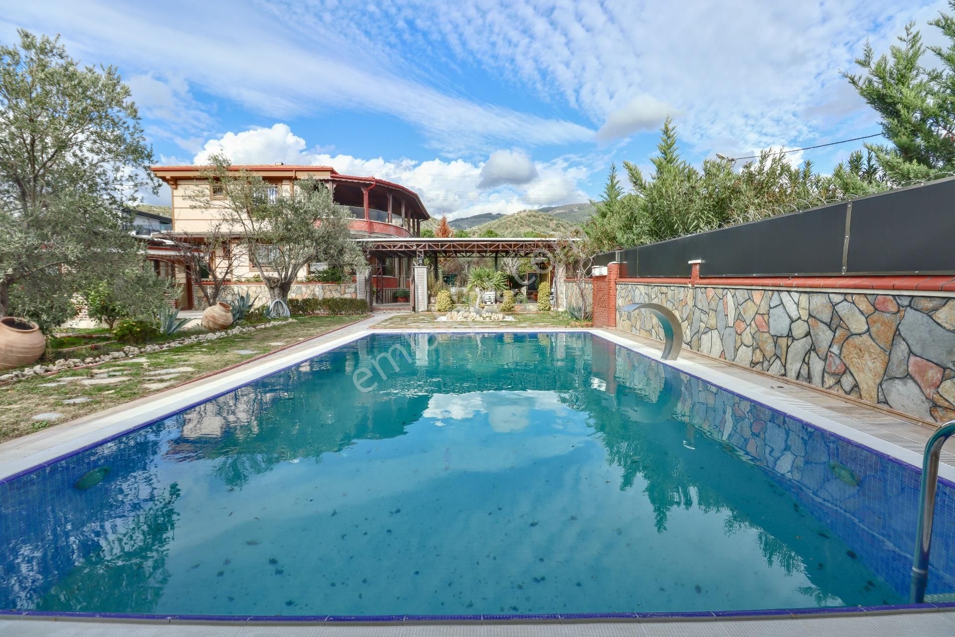 Balıkesir Altınoluk 1400 M2 Arsa İçinde Satılık Villa