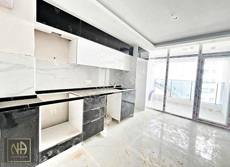 Pamuklar'da Sıfır Bina E.banyolu Çift Balkonlu 4+1 Yapılı Daire
