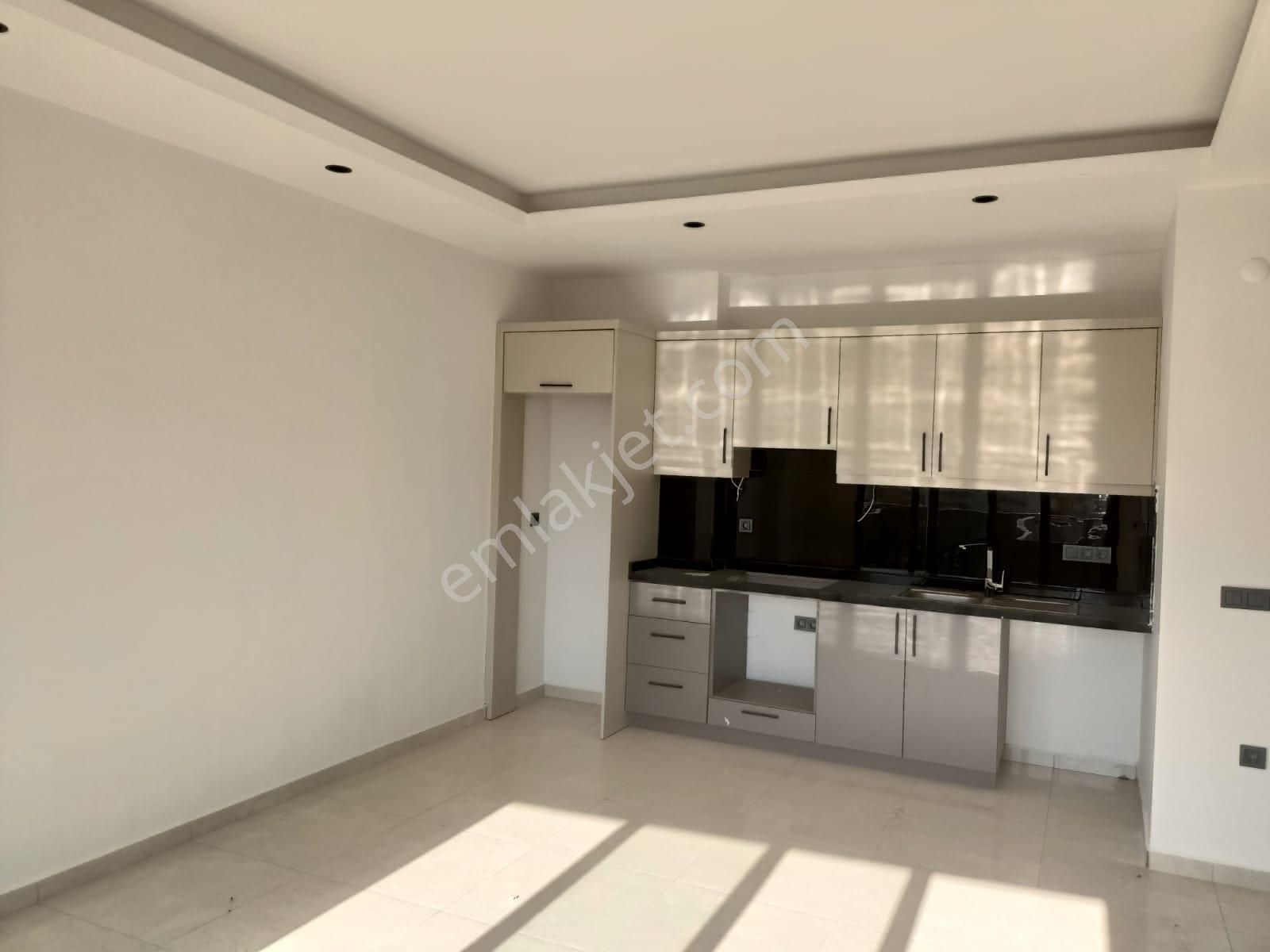 Alanayda Mahmutlarda Deniz 600 Mt 1+1 Daire