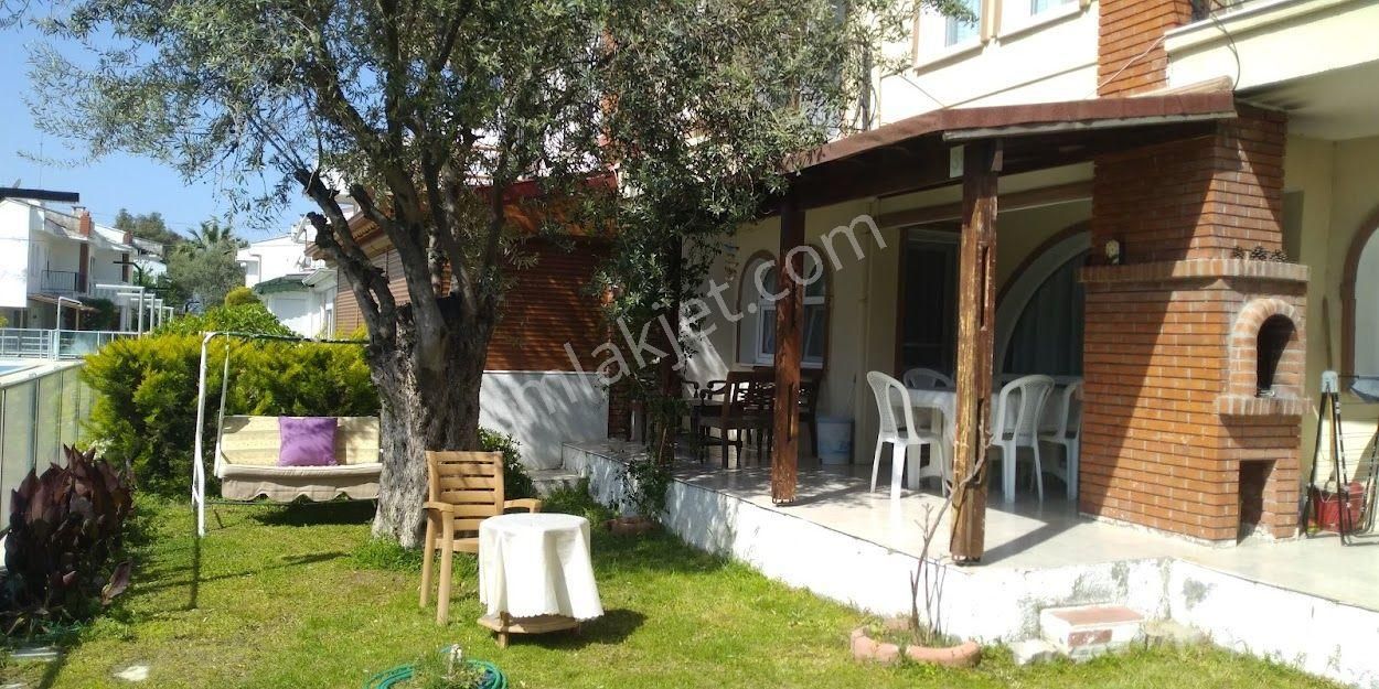 Ayvalık Sarımsaklı Tuzla Mevki 3+1 Havuzlu Sezonluk Dubleks Kiralık Villalar