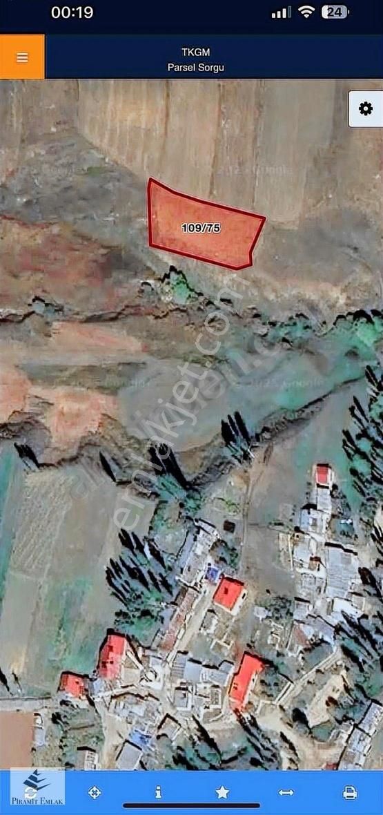 Piramit Gm Den Uzundere De Yayla Mahallesinde Satılık Tarla