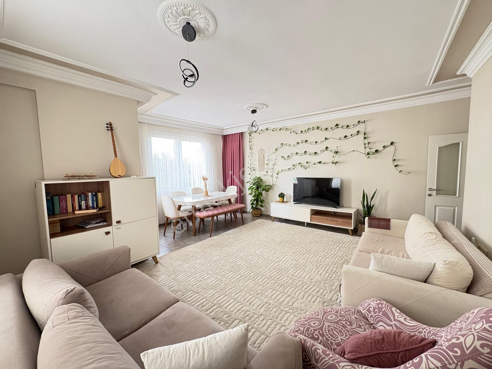 Prestijden Cumhuriyet'te Doğalgazlı Asansörlü Temiz 3+1 Daire