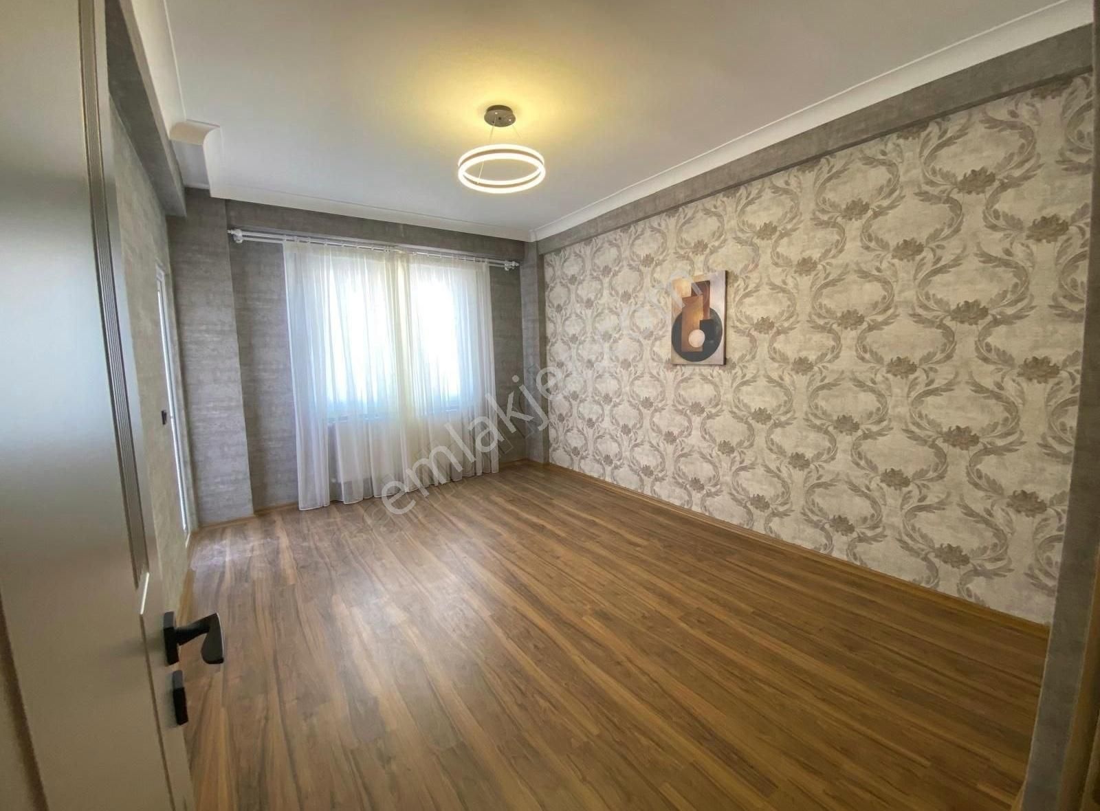 Cadde 17 Emlaktan Kiralık 2+0 Daire