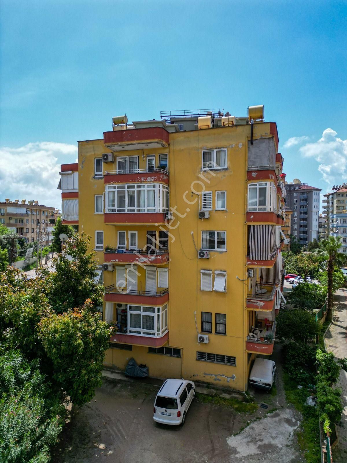 Alanya Güllerpınarı'nda Geniş 2+1 Satılık Daire Fırsat Lokasyon
