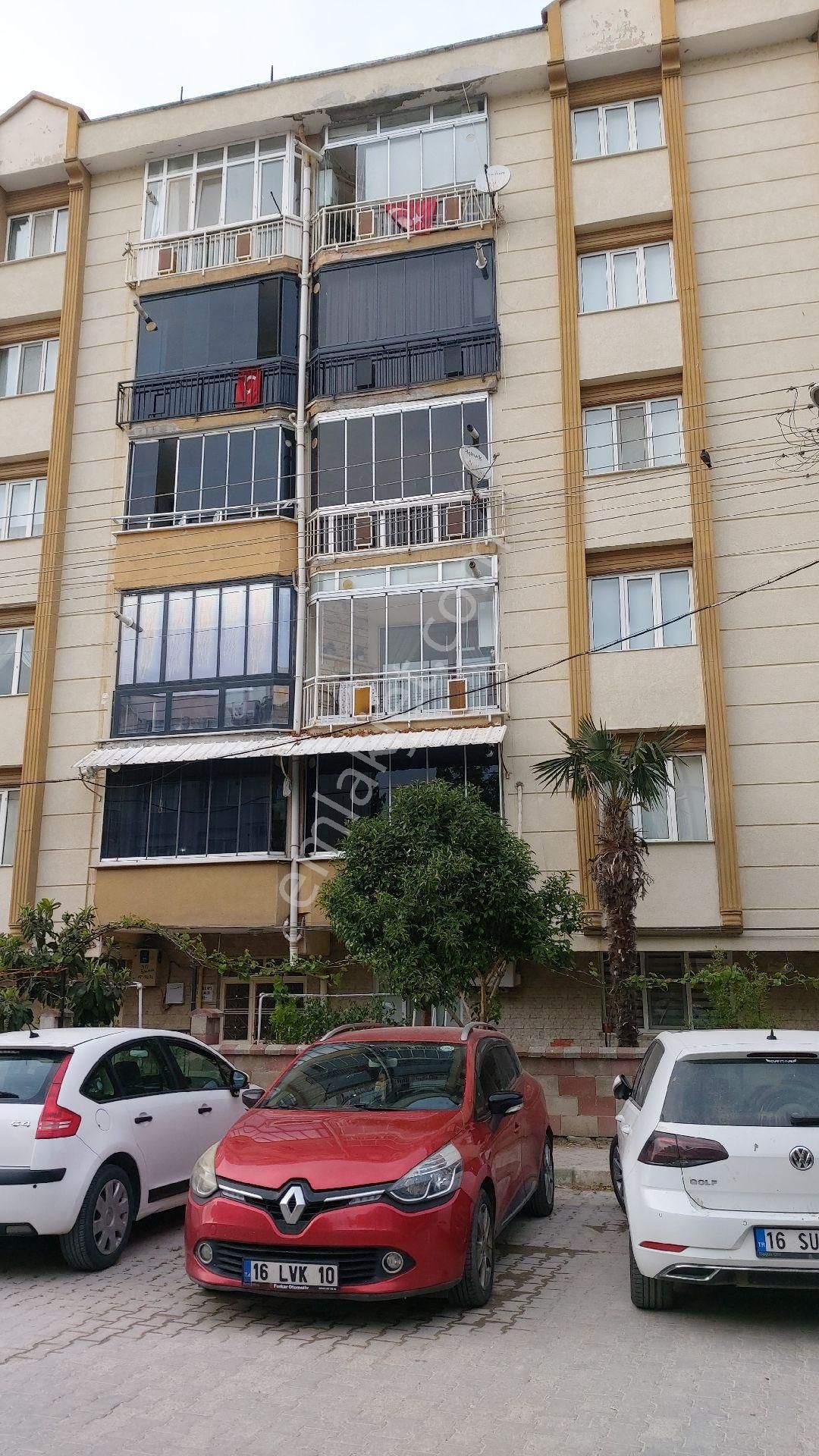 Arariye Mahallesinde Asansörlü Merkezi Konumda Büyük Daire