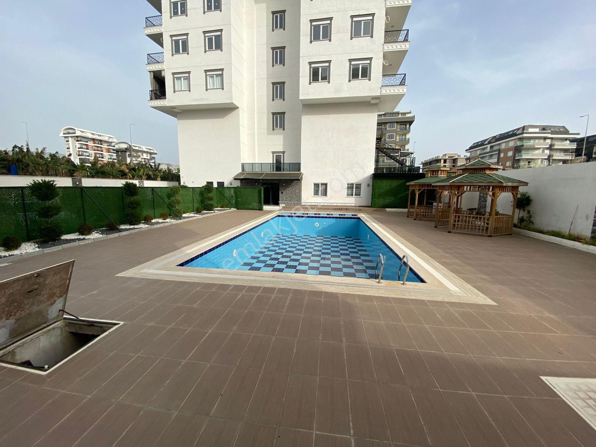 Alanyada Kargıcakta Denize 300 Mt 1+1