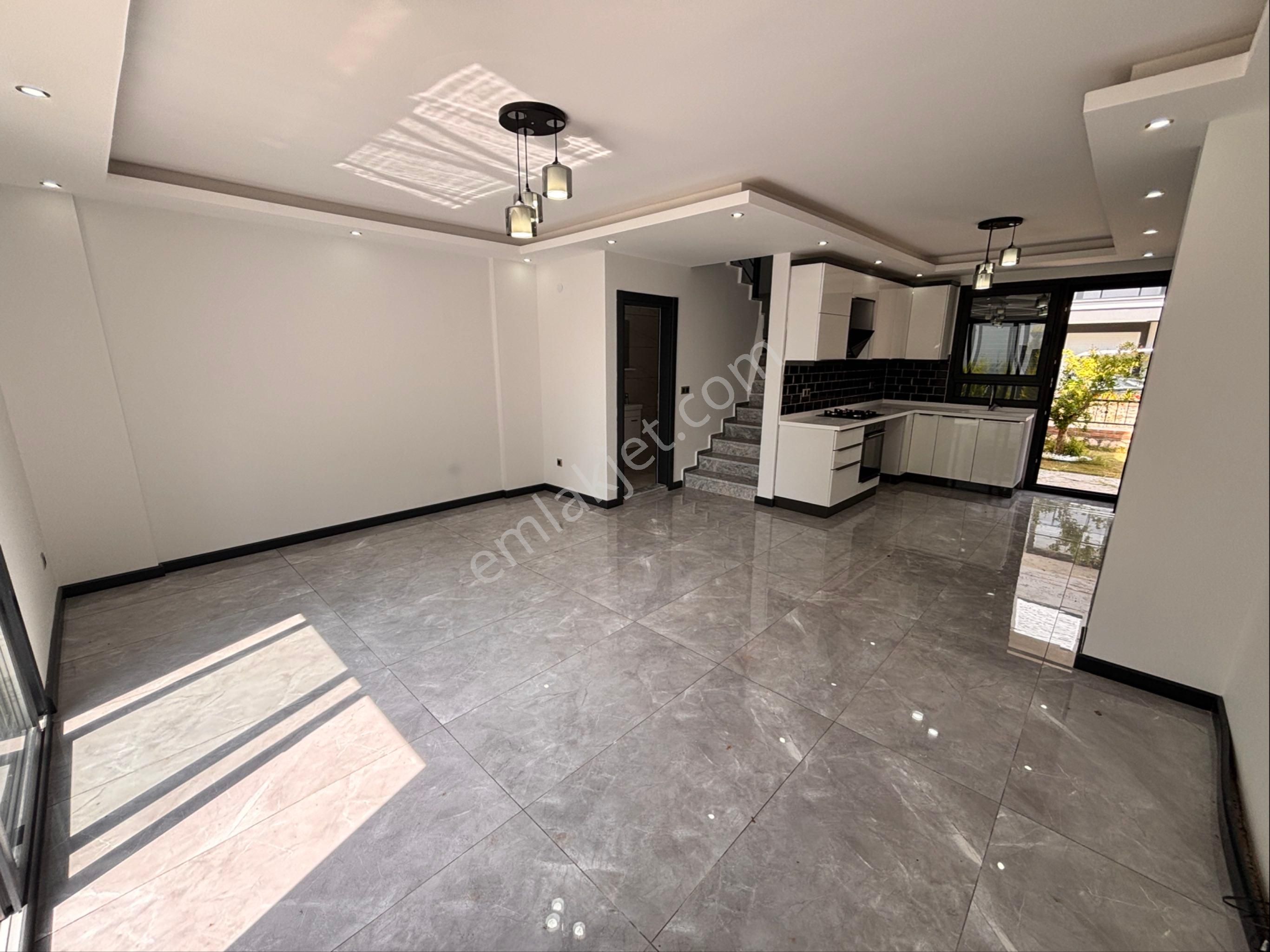 Didim'de Ortak Havuzlu Sitede 3+1 Sıfır Villa - Görsel 27