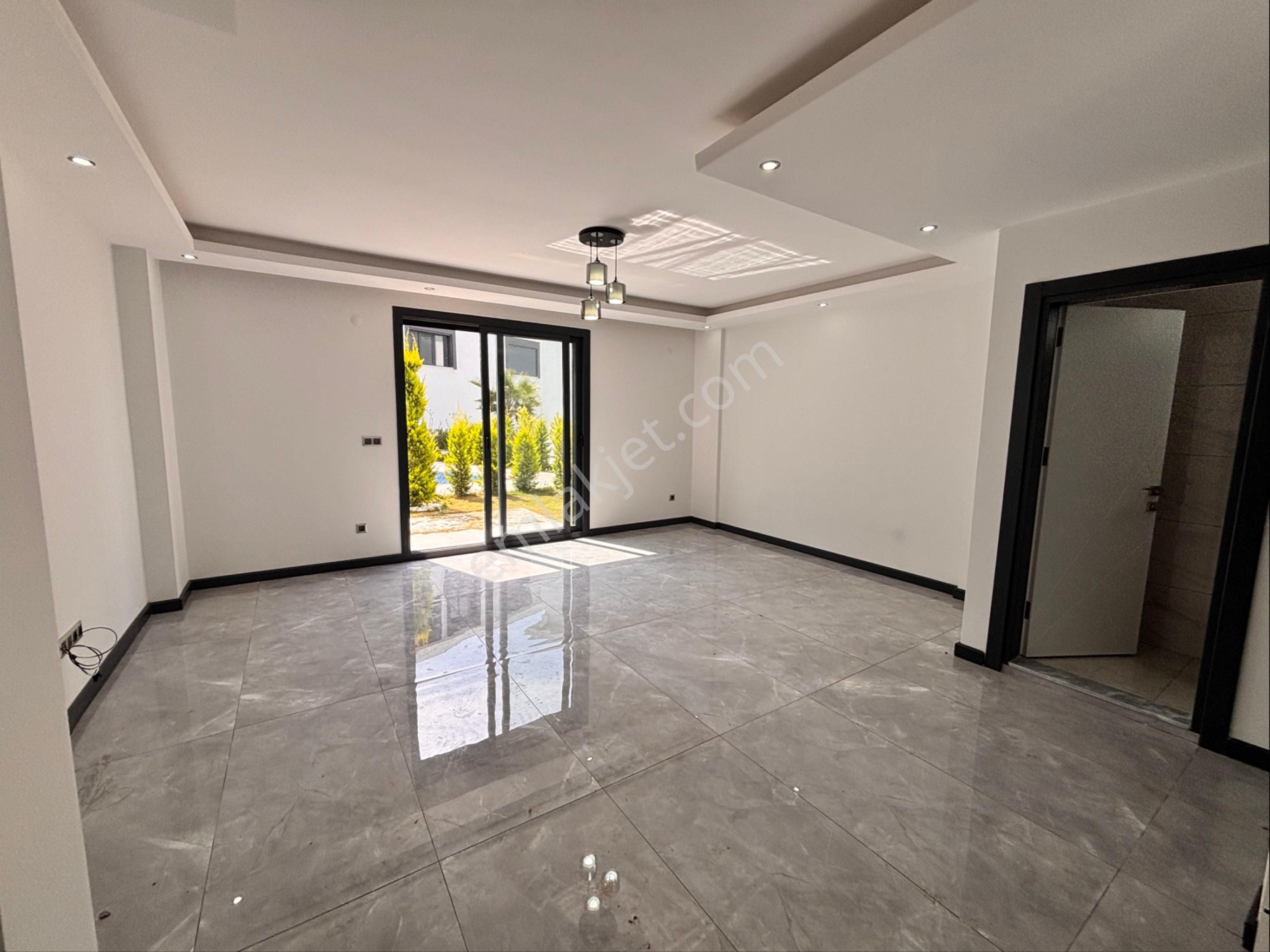 Didim'de Ortak Havuzlu Sitede 3+1 Sıfır Villa - Görsel 26