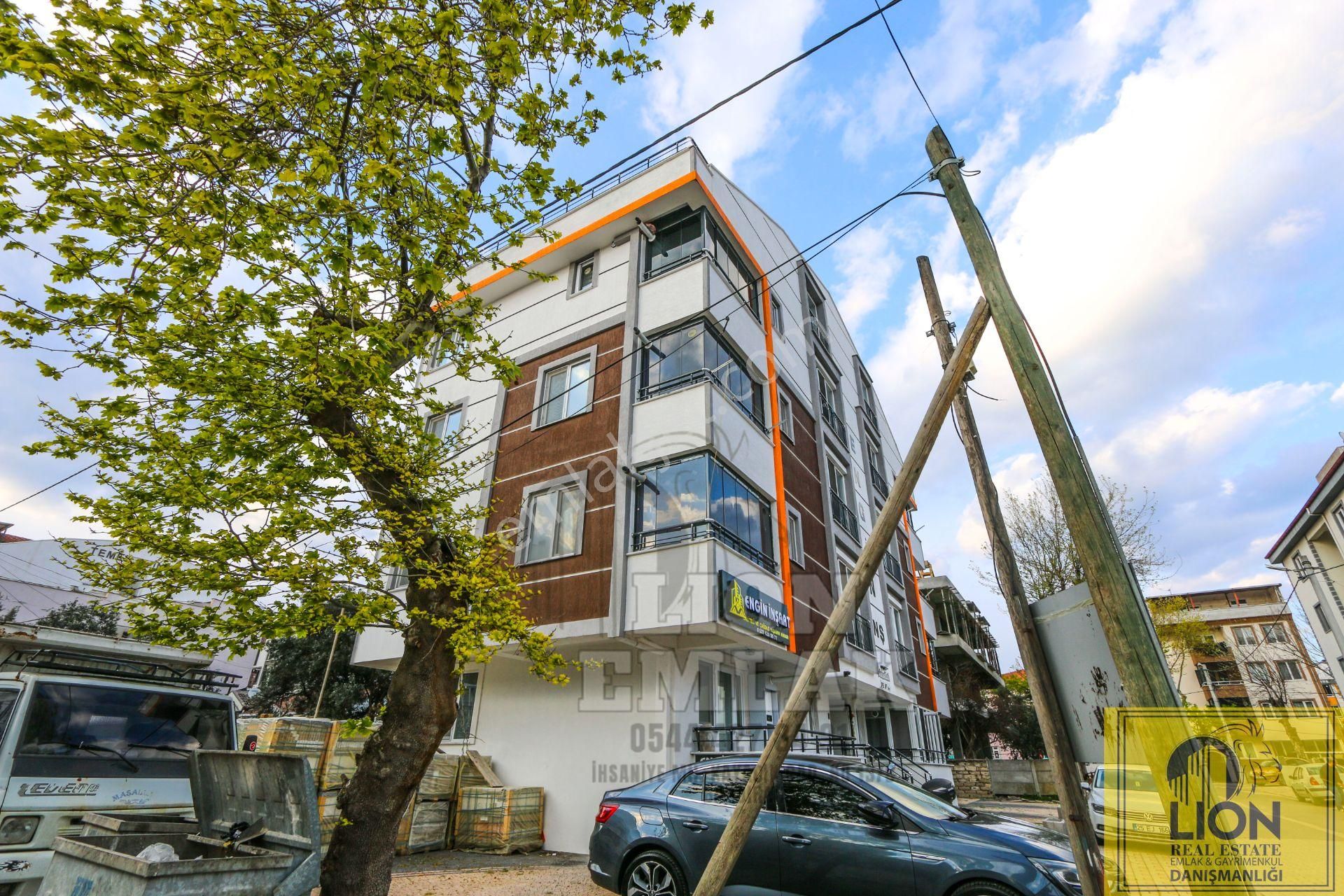 Bandırma 600 Evler'de Köşe Bina,arakat,balkonlu Satılık 2+1 Daire