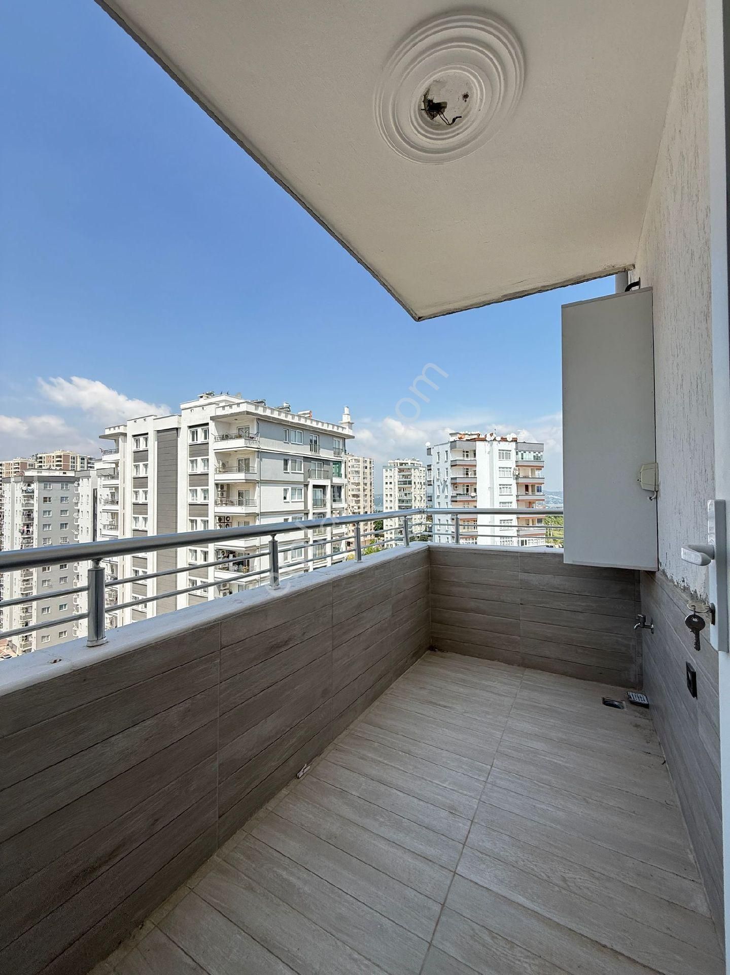 Çukurova Güzelyalı Mahallesinde 3+1 Hasarsız Göl Manzaralı Cazipp Fiyata Satılık Daire