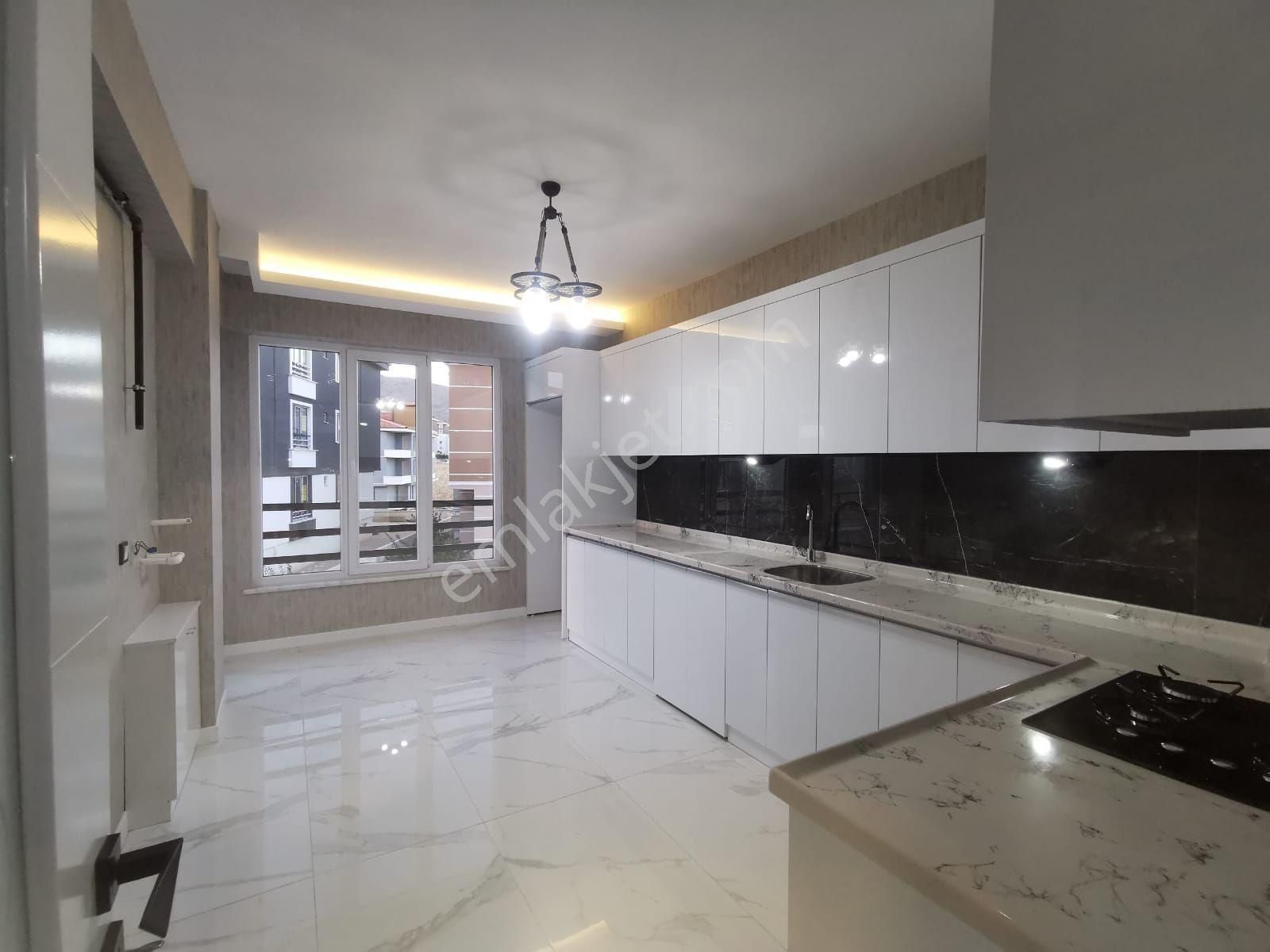 Selahattin Eyyubide Sıfır 3+1 Kombisi Takılı Yüksek Giriş Lüks Daire
