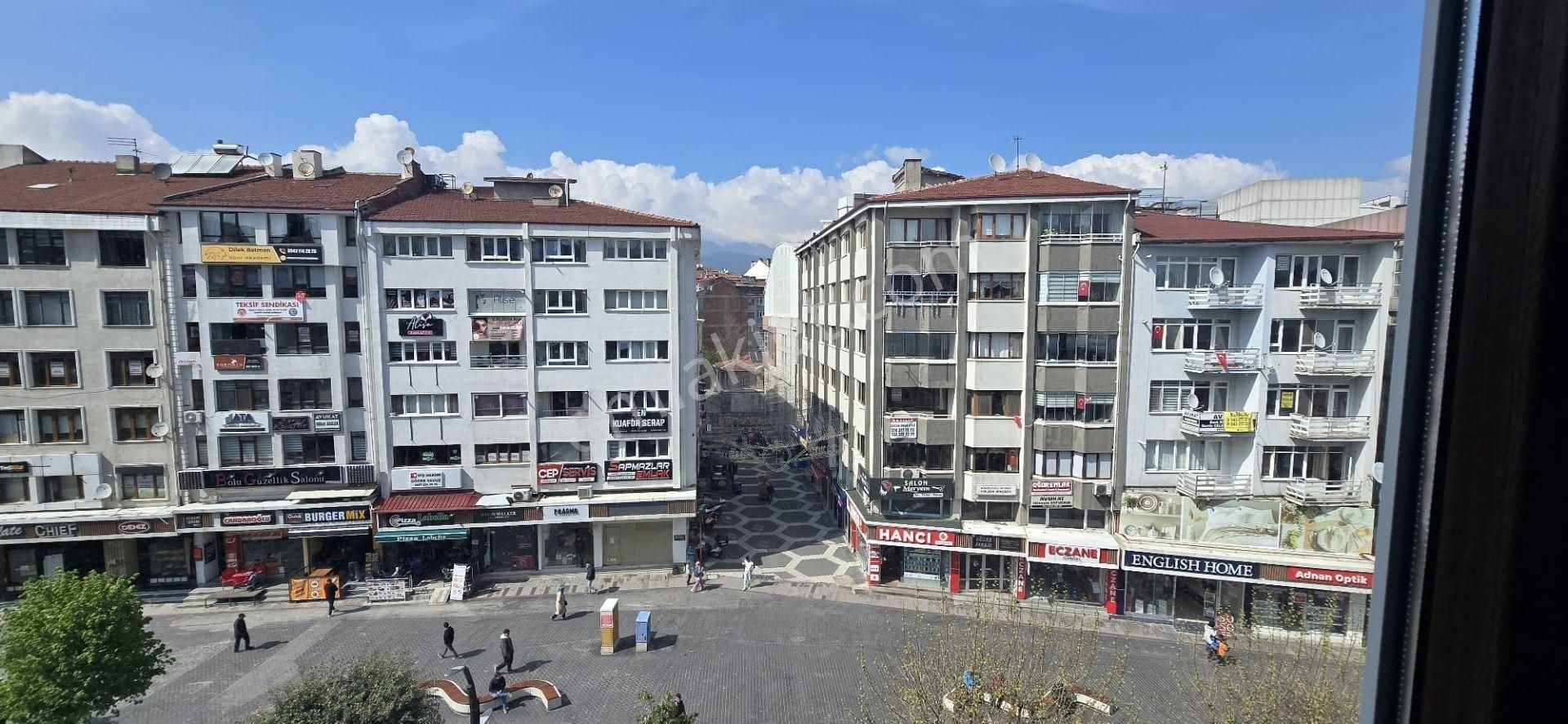 İzzet Baysal Caddesin'de Kiralık Geniş 3+1 Daire Altın Emlak'tan