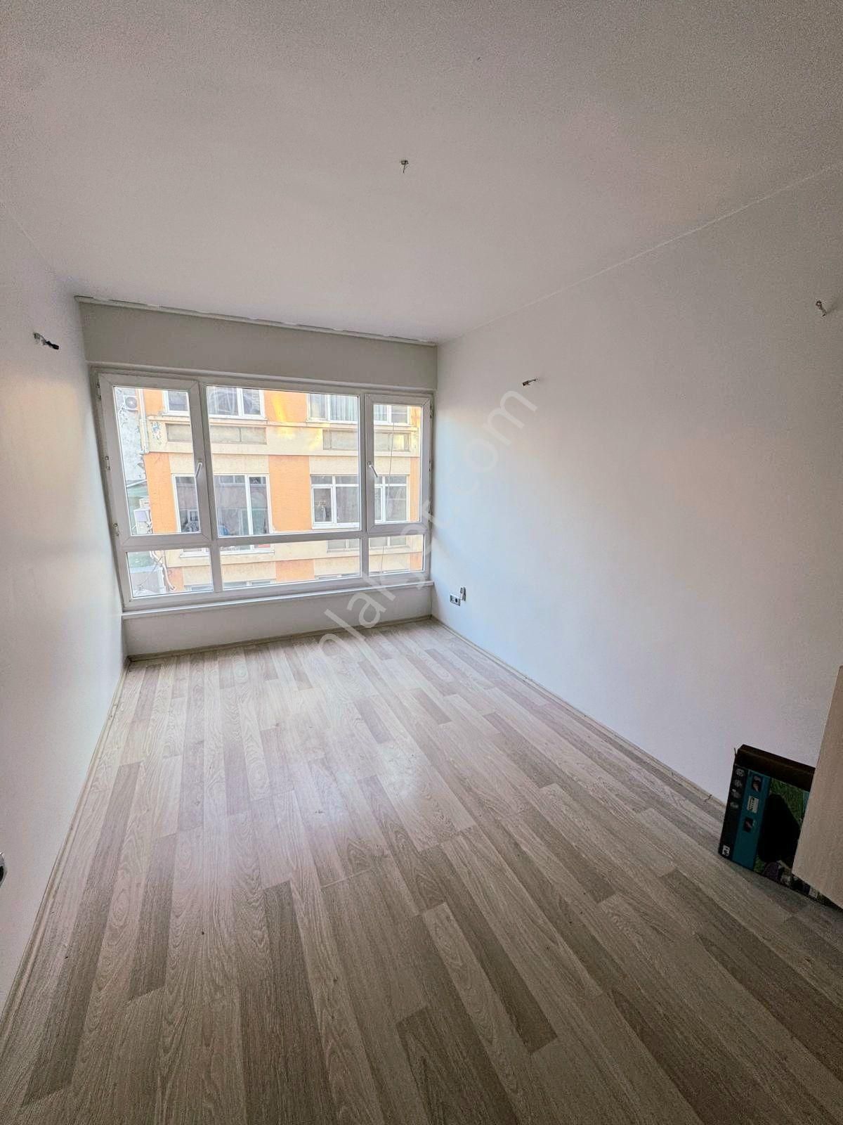 7/24 Kullanımlı Kadıköy Osmanağa'da Satılık İşyeri/ Büro/ Ofis