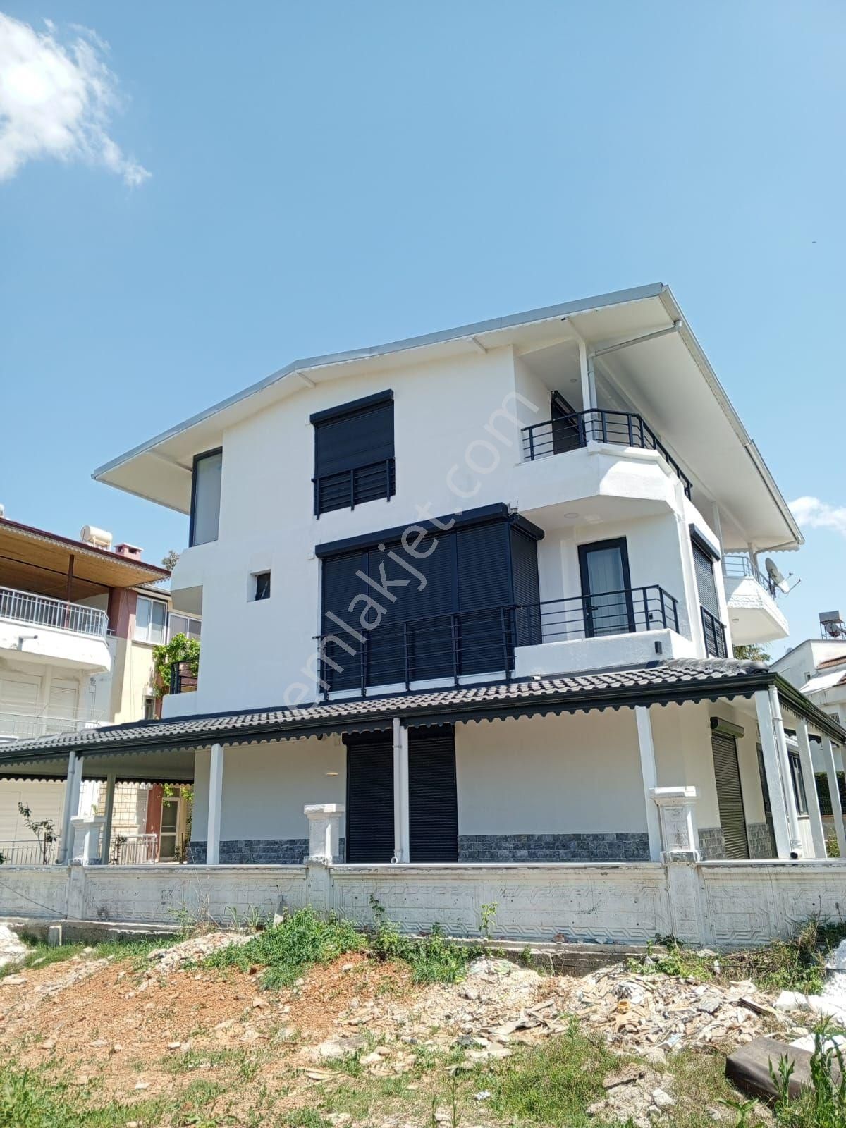 Antalya Belek Kadriye’de 4+1 Site İçerisinde Havuzlu Bakımlı Lüks Satılık Tripleks Villa - Görsel 3