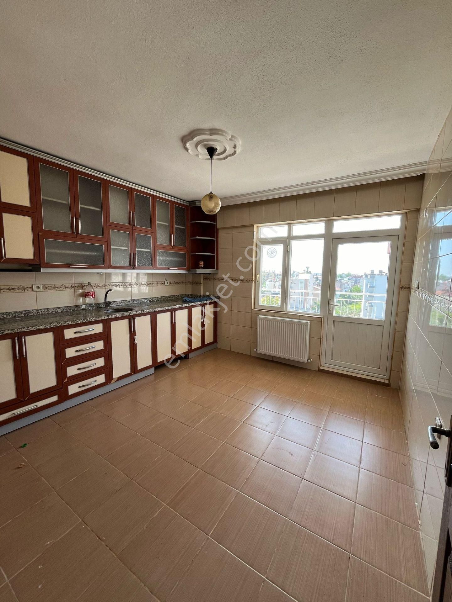 Antalya Serik Cumhuriyet Mahallesi 2+1 Doğalgazlı Temiz Daire