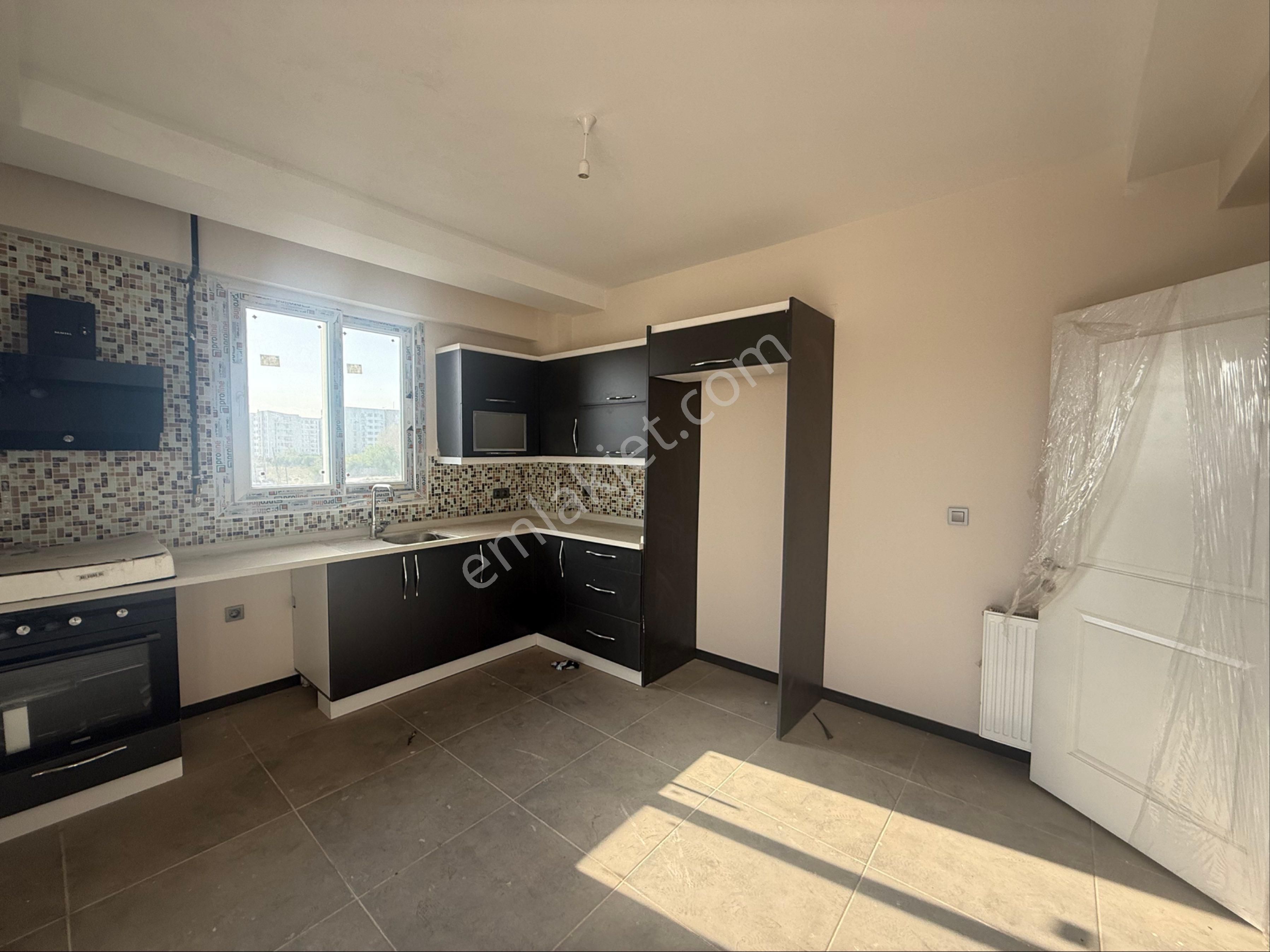 Aydınlar’da 7/24 Güvenlikli Sitede Sıfır 4+1 Kiralık Lüks Daire!