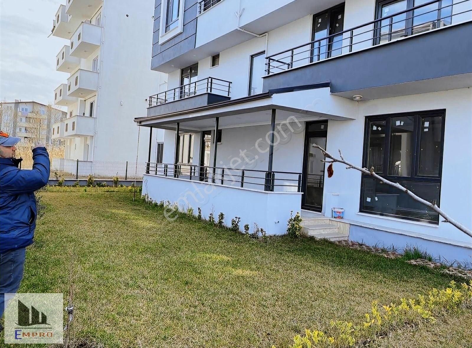 Başiskele Yeşilyurtta Süper Konumda Geniş Bahçe Dubleks Daire