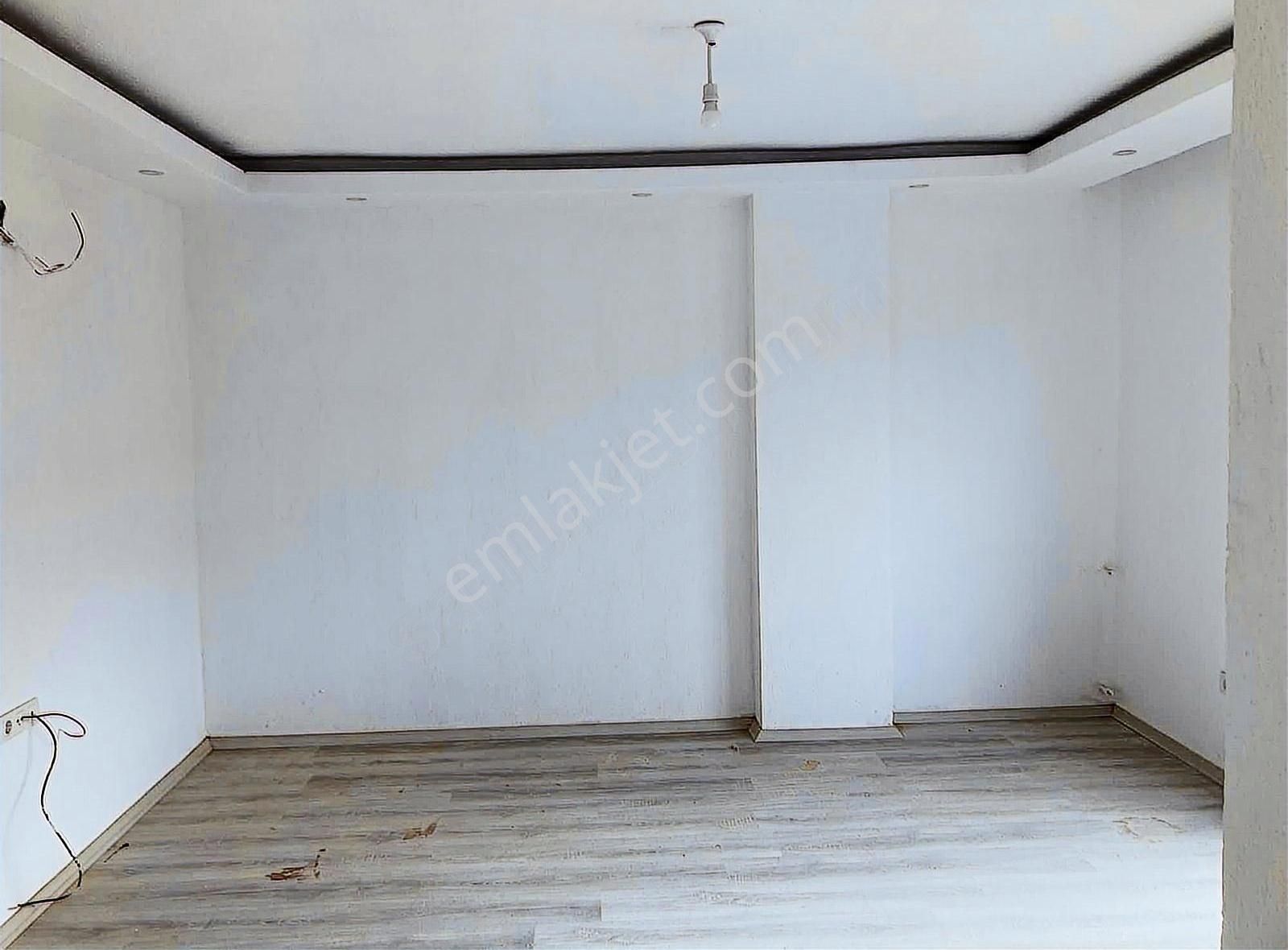 Mumcular Eski Lise Karşısı 2+1 Satılık