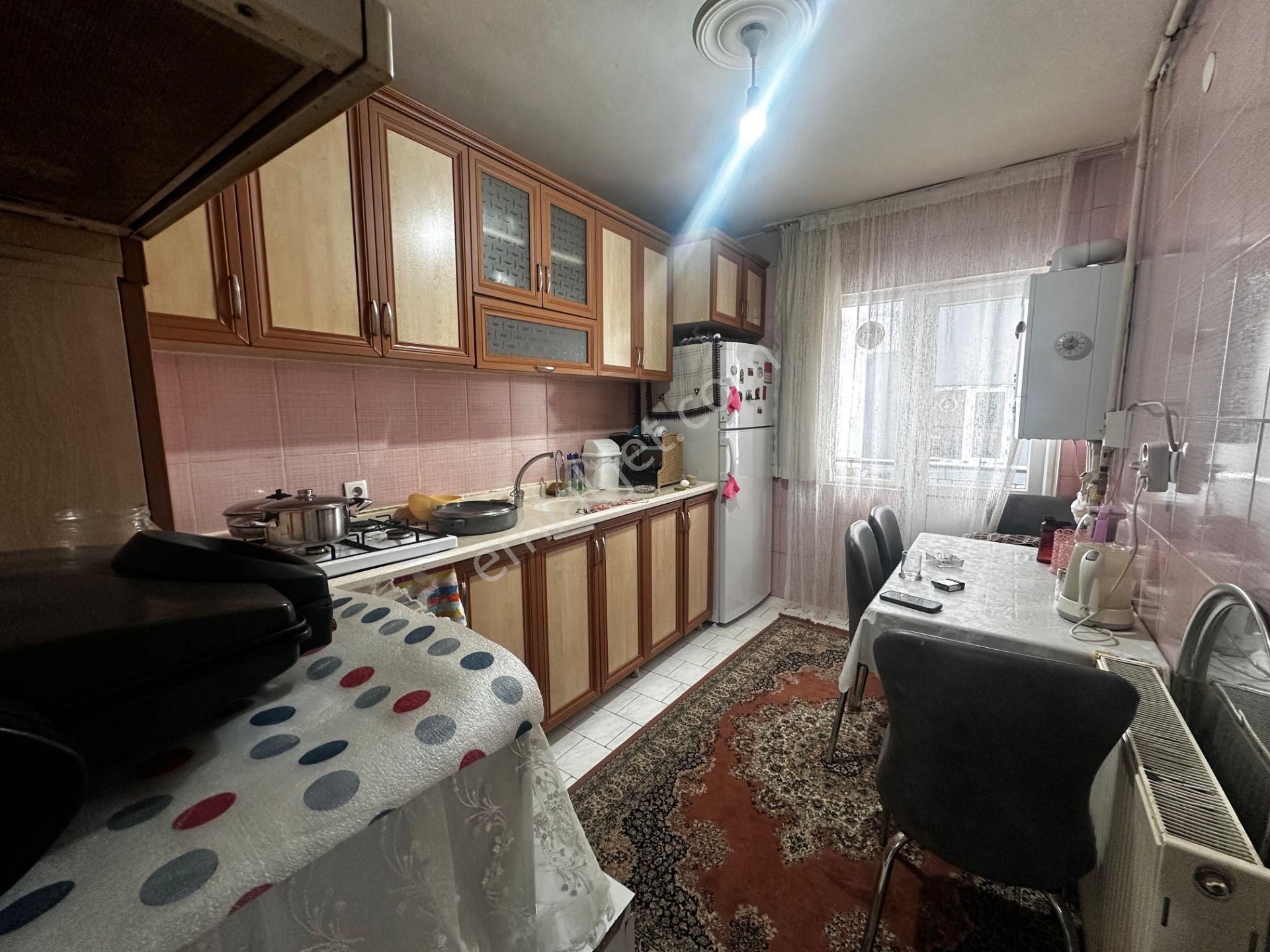 Akşemsettin Mah. **cadde Üzerinde** 3+1 Ara Katta Satılık Dairee