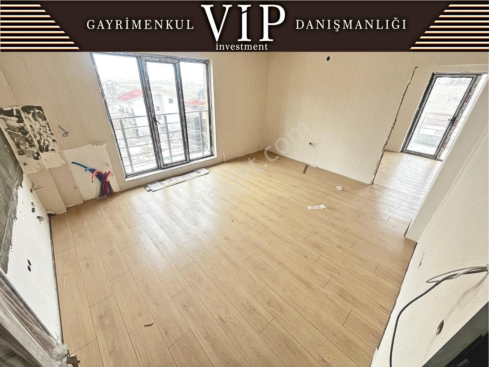 İncek'te Doğayla İç İçe Manzaralı 1+1 Satılık Daire