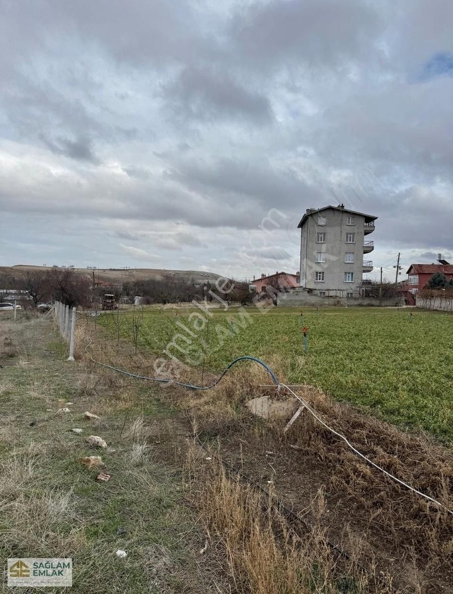 Çayırbağı'nda 534m2 Yola Cephe Tel İle Çevrili Hazır Bahçe