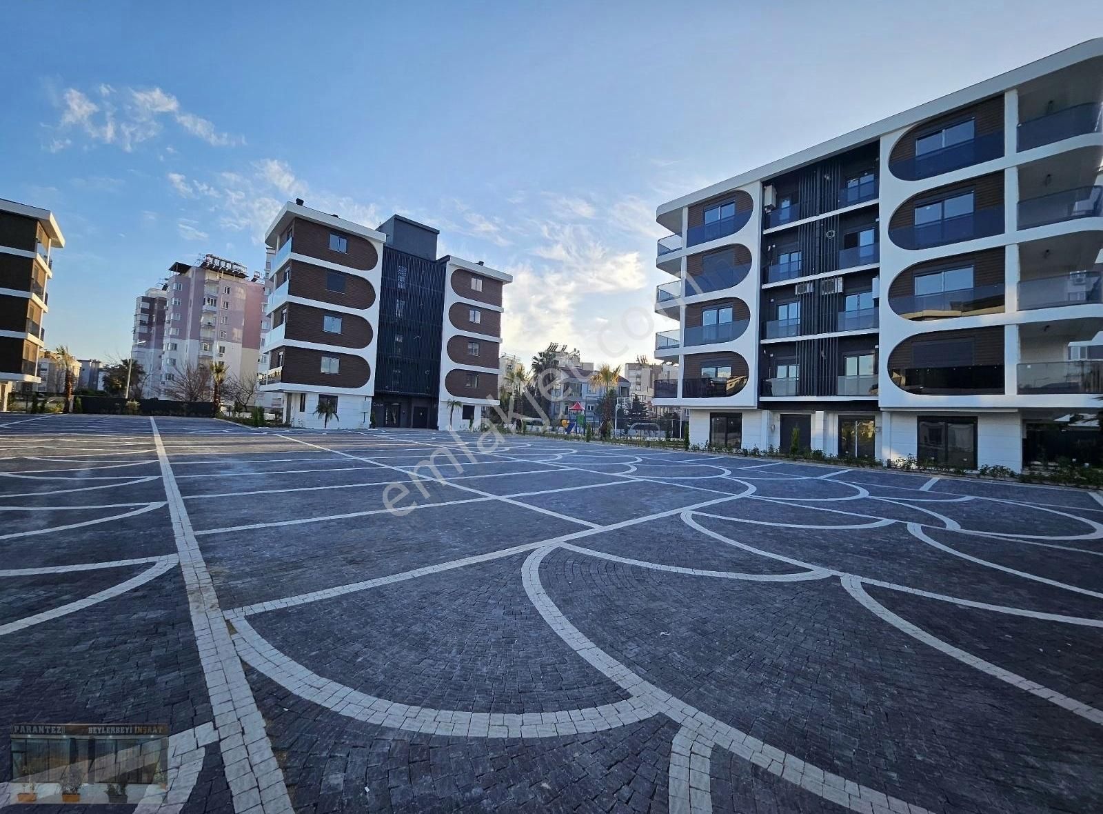 Muratpaşa / Güzeloba'da Site İçerisinde Satılık 2+1 Daire